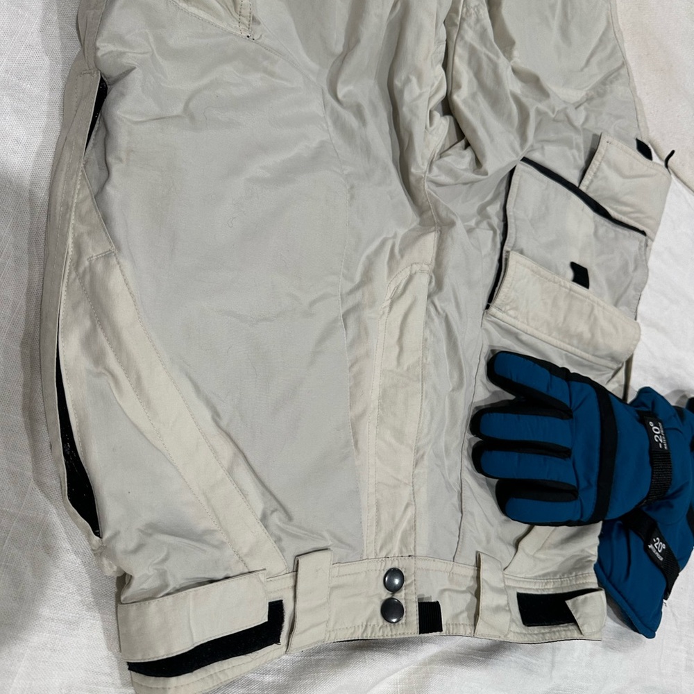 Ski snowboard pants and gloves combo!! Fits a women's M. - Picture 10 of 10